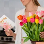 happy birthday mom quotes mom reading card with tulips