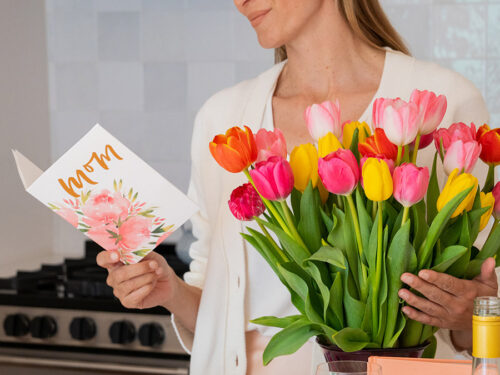 happy birthday mom quotes mom reading card with tulips