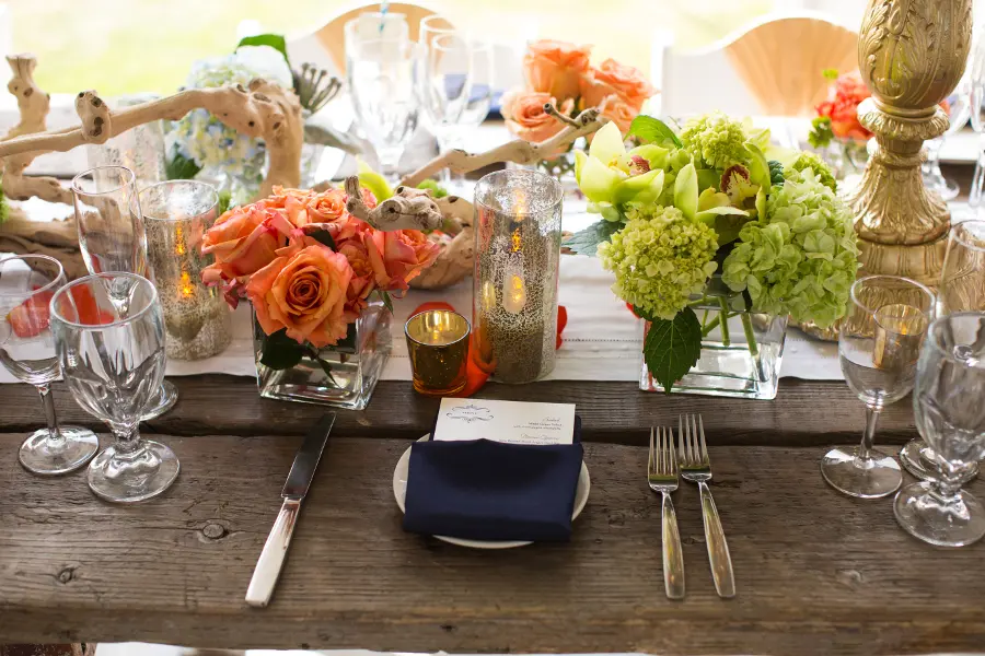 orange-roses-green-hydrangea-centerpieces