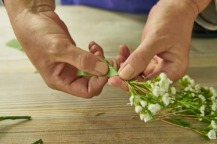 flower wrapping techniques