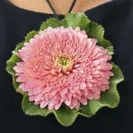 a photo of a pendant flower necklace