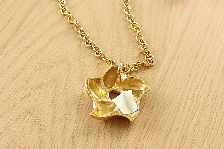 flower necklace