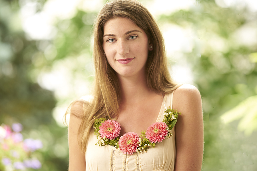 national sisters' day with flower necklace