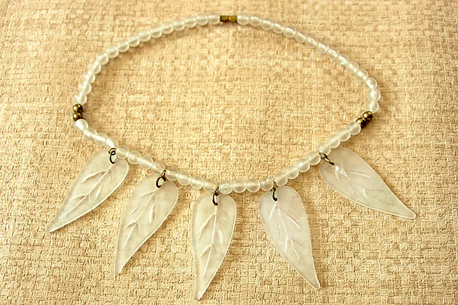translucent-leaf-necklace
