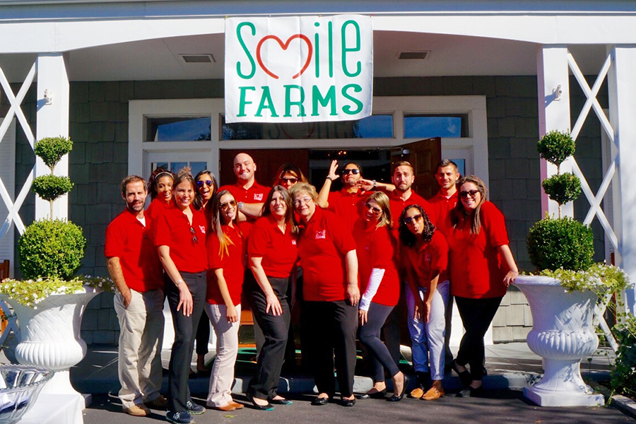 smile-farm-volunteers