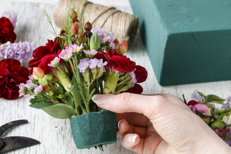 how to keep flowers alive with flowers in foam