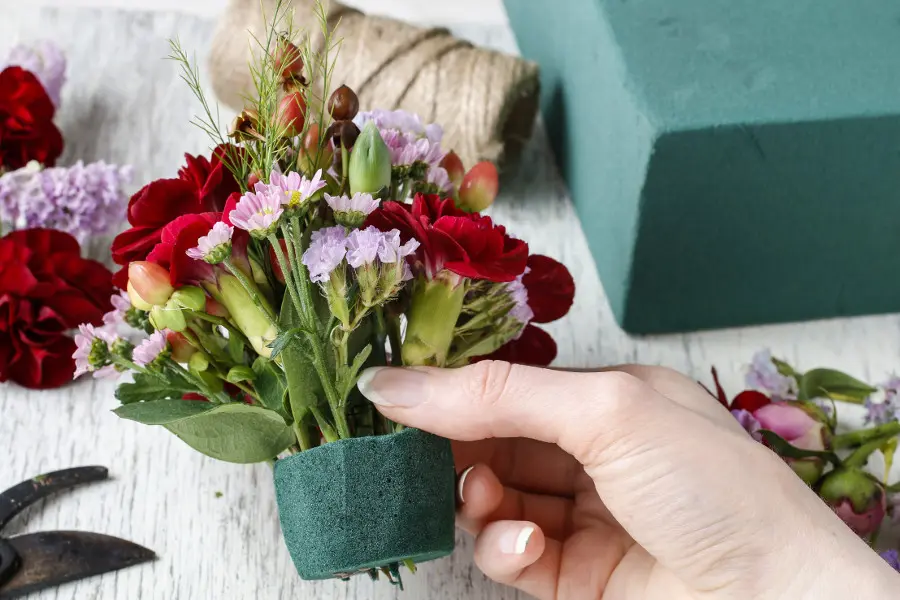 How to Use Floral Foam to Maximize the Life of Your Floral Decorations 