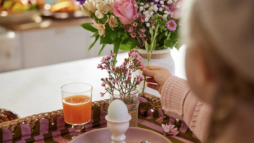 5 Ideas for Mother’s Day Décor Ideas with Flowers mother's day flower decorations hero