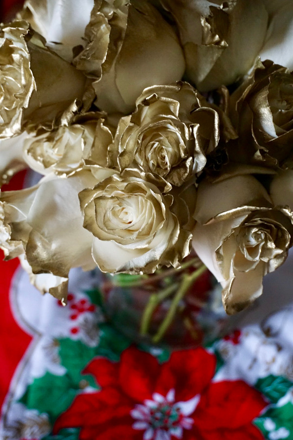 gold airbrush roses