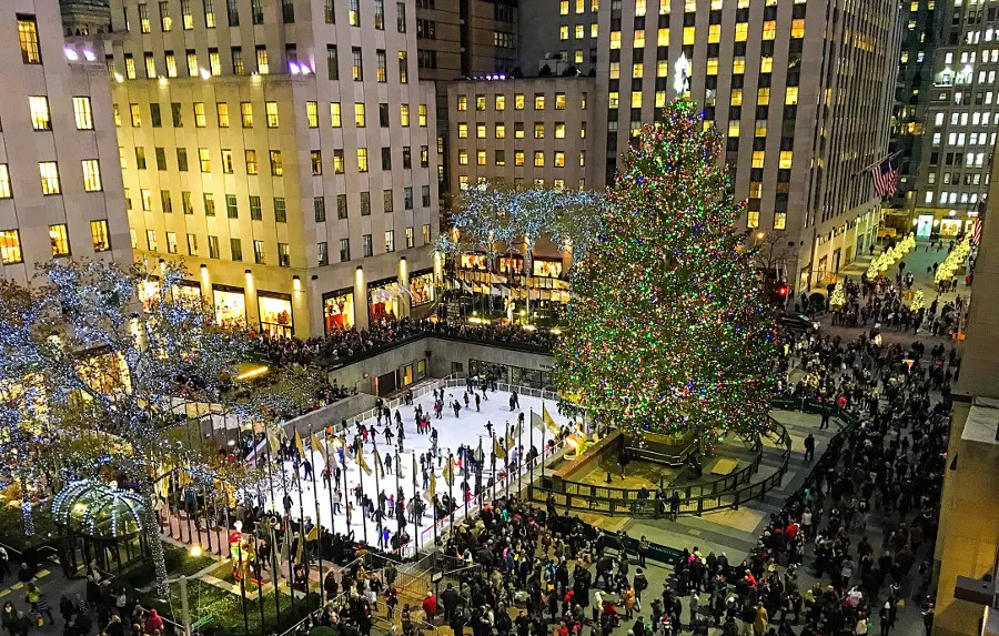 rockefeller plaza during christmas new york city