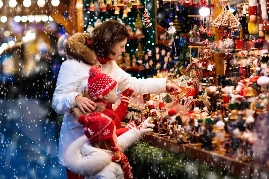 mother and children christmas shopping holiday city guide
