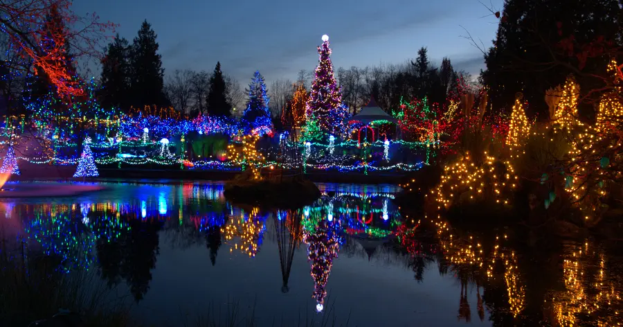 Popular Christmas Light Shows and Displays Around the Country