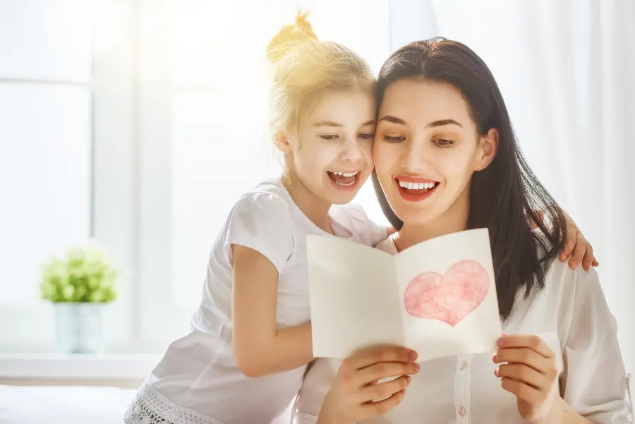 mother and daughter reading card message