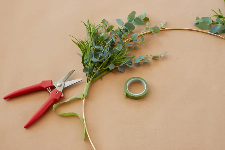 DIY Gold Hoop Wreaths With Flowers