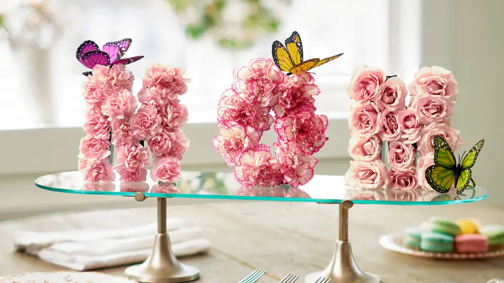 a photo of a mom floral centerpiece