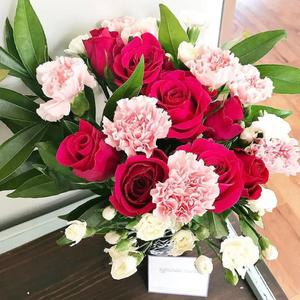 Roses & carnations bouquet