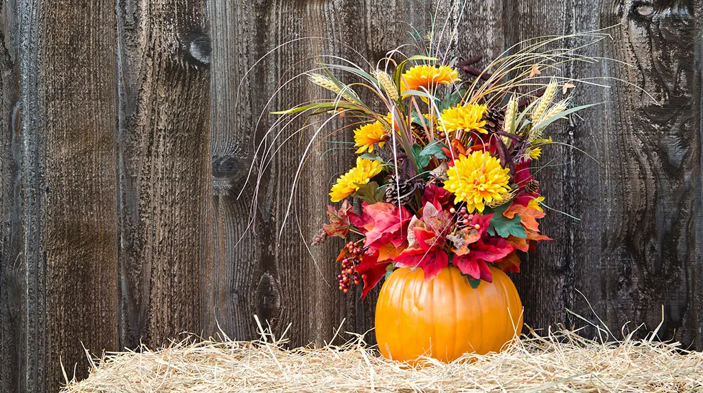 Halloween_Pumpkin_with_Flowers