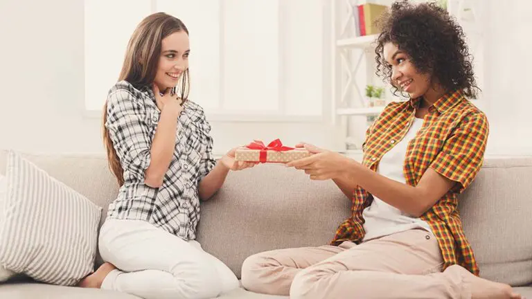 How Are Online Gifts Changing Modern-Day Gift Giving?