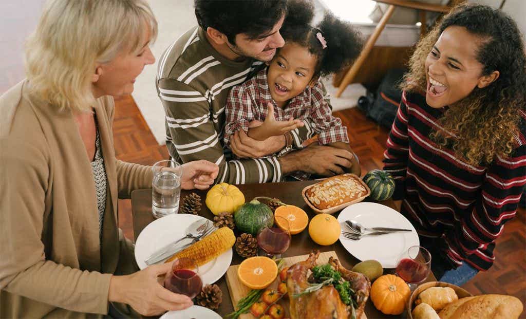 https://www.flowers.com/blog/wp content/uploads///Family of Four Thanksgiving