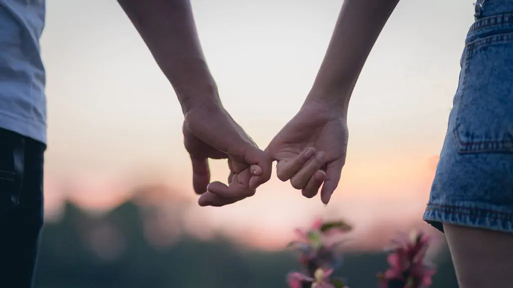 History of Love Sayings & Romantic Quotes