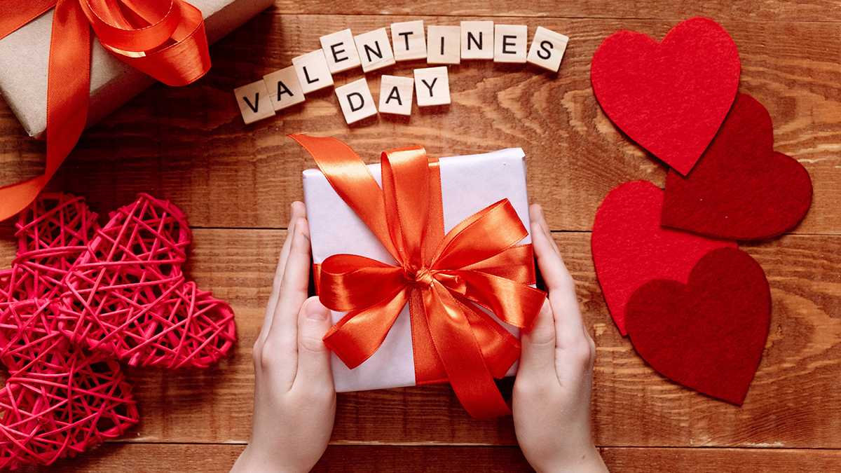 Ideas for Celebrating Valentine's Day All Weekend Long | 1800Flowers Petal  Talk