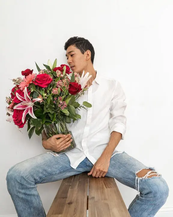 valentine's day tips for guys with Jeff Yamazaki with flowers
