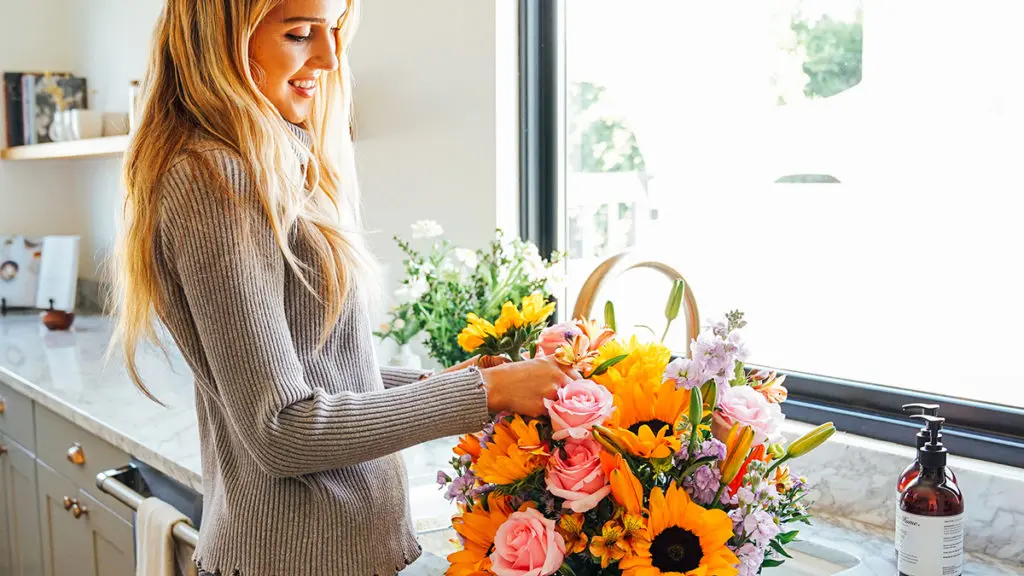 A floral experiment: 3 designers start with the same flowers. The results?  3 very different arrangements, Entertainment/Life