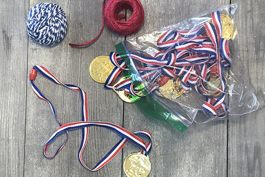 Manualidades de bricolaje para el Día de los Caídos con medallas