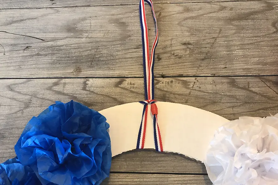 DIY Memorial Day Crafts with Ribbon on wreath cutout