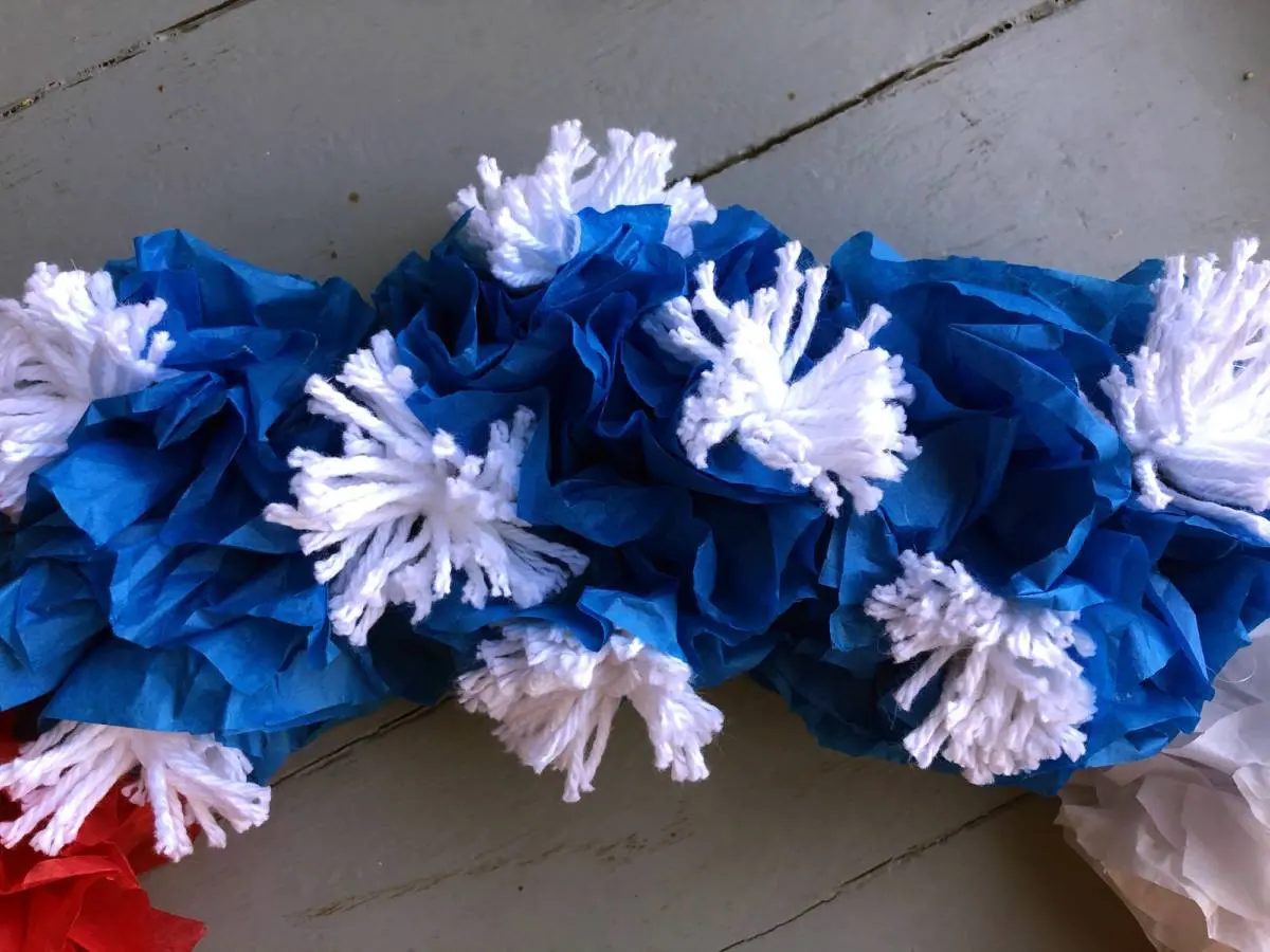 DIY Memorial Day Crafts with Starbrusts on Memorial Day wreath