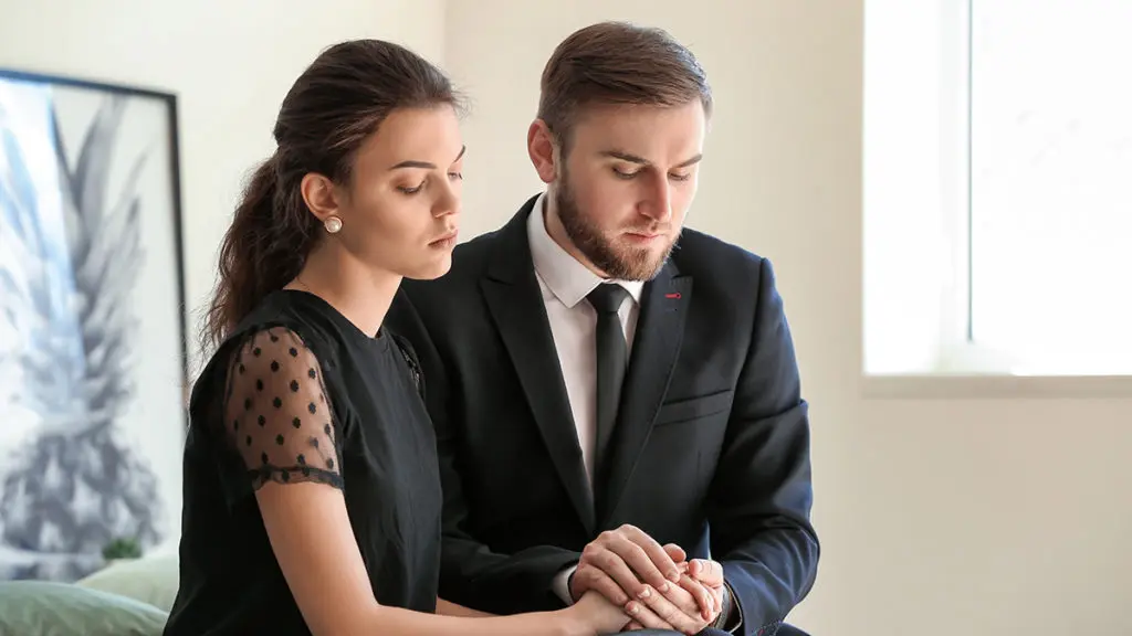 Photo of couple mourning at funeral