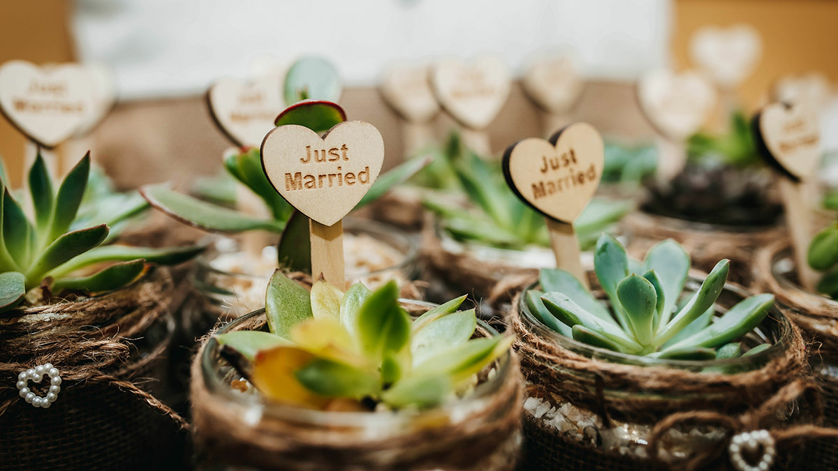 12 Wedding Favors to Thank Friends & Family