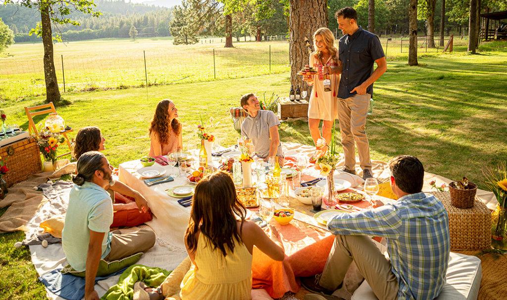 Foto de Aprovecha al máximo el verano con amigos reuniéndote para un picnic