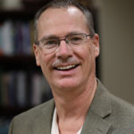 Imagen de cabecera del autor de la cita La importancia de la memoria, esta foto es un headshot del Dr. Bill Hoy, profesor de la Universidad de Baylor y experto en cómo y por qué la gente recuerda