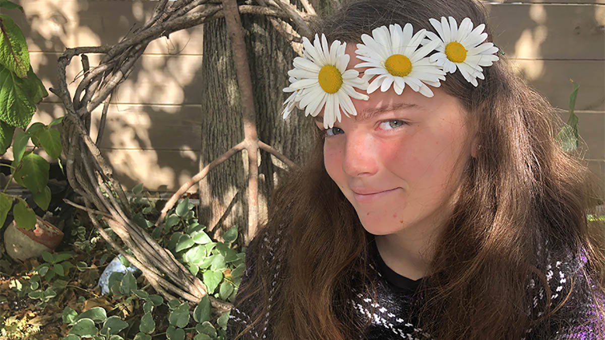 Not Just Any DIY Hippie Costume: Peace Out As a 60s Flower Child