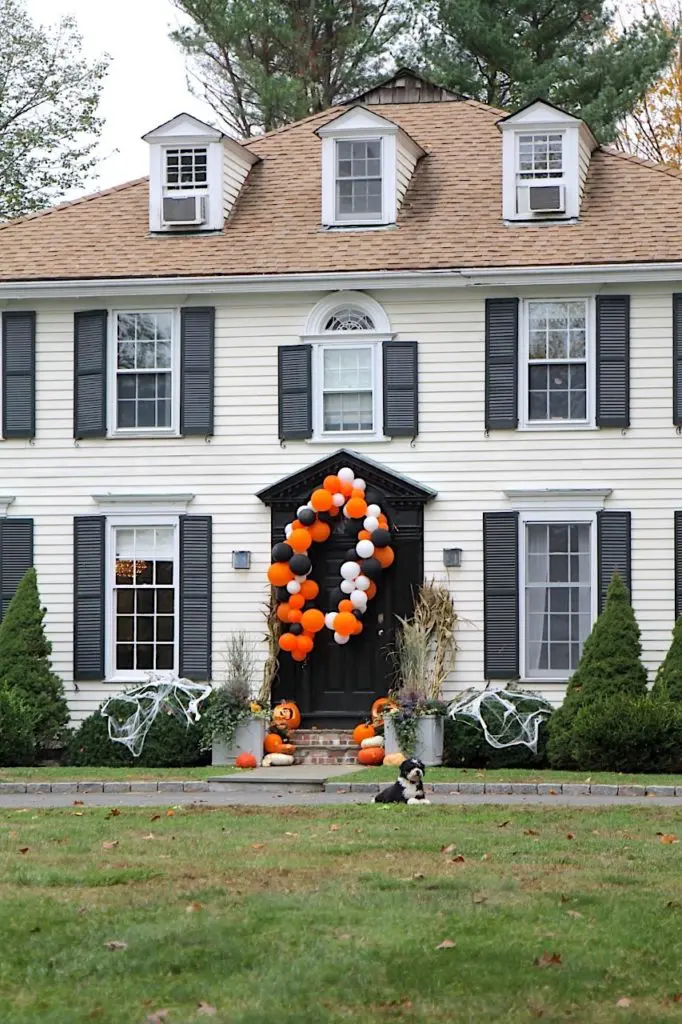 Picture of front porch for Halloween with balloons