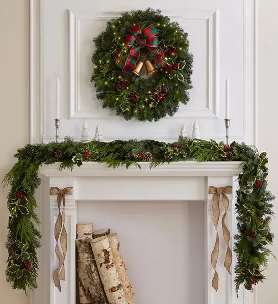 Picture of wreath over mantle