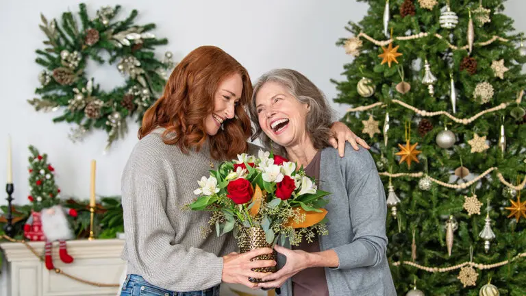trending christmas flowers and wreaths hero