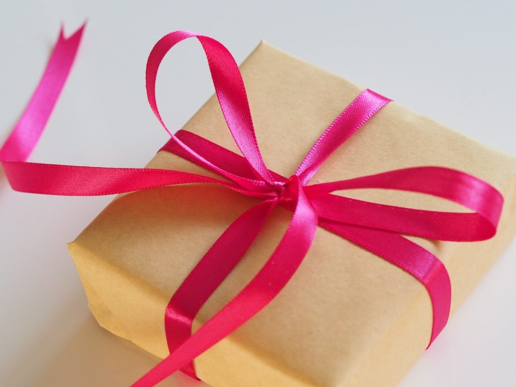 Picture of gift with pink ribbon for 30th gift guide