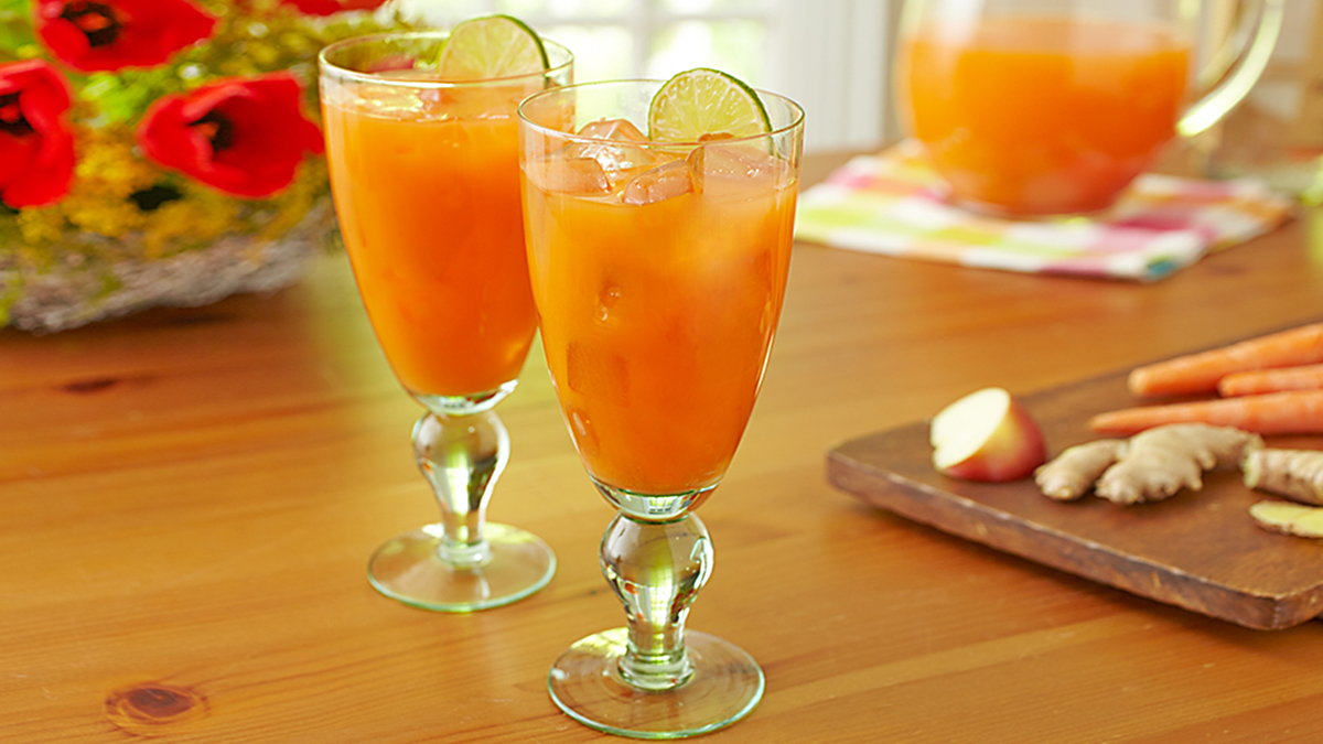 easter brunch ideas: carrot and ginger cocktail
