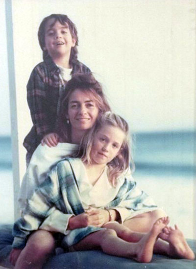 una foto de Rachel Ashwell con sus hijos