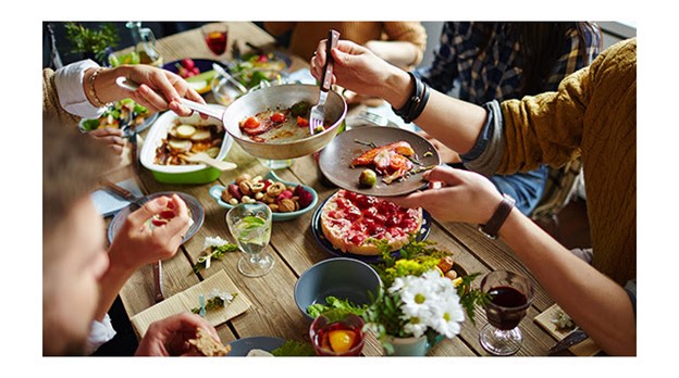 https://www.flowers.com/blog/wp content/uploads///easter dinner photo