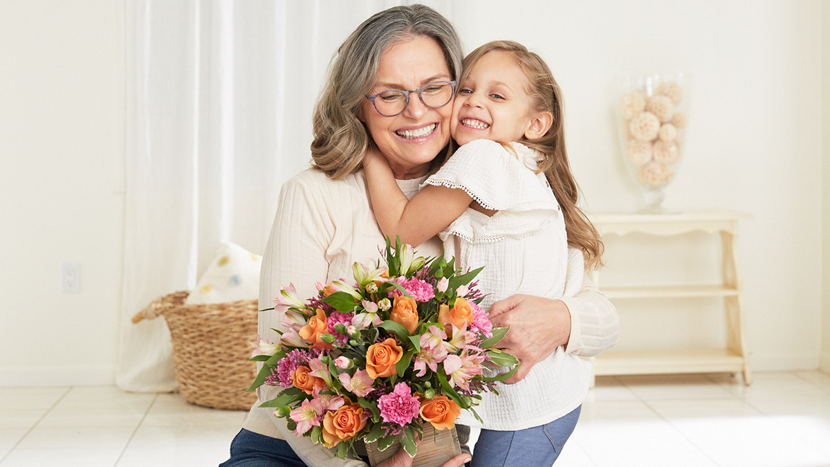 https://www.1800flowers.com/blog/wp-content/uploads/2022/04/gifts-for-non-traditional-moms-hero.jpg