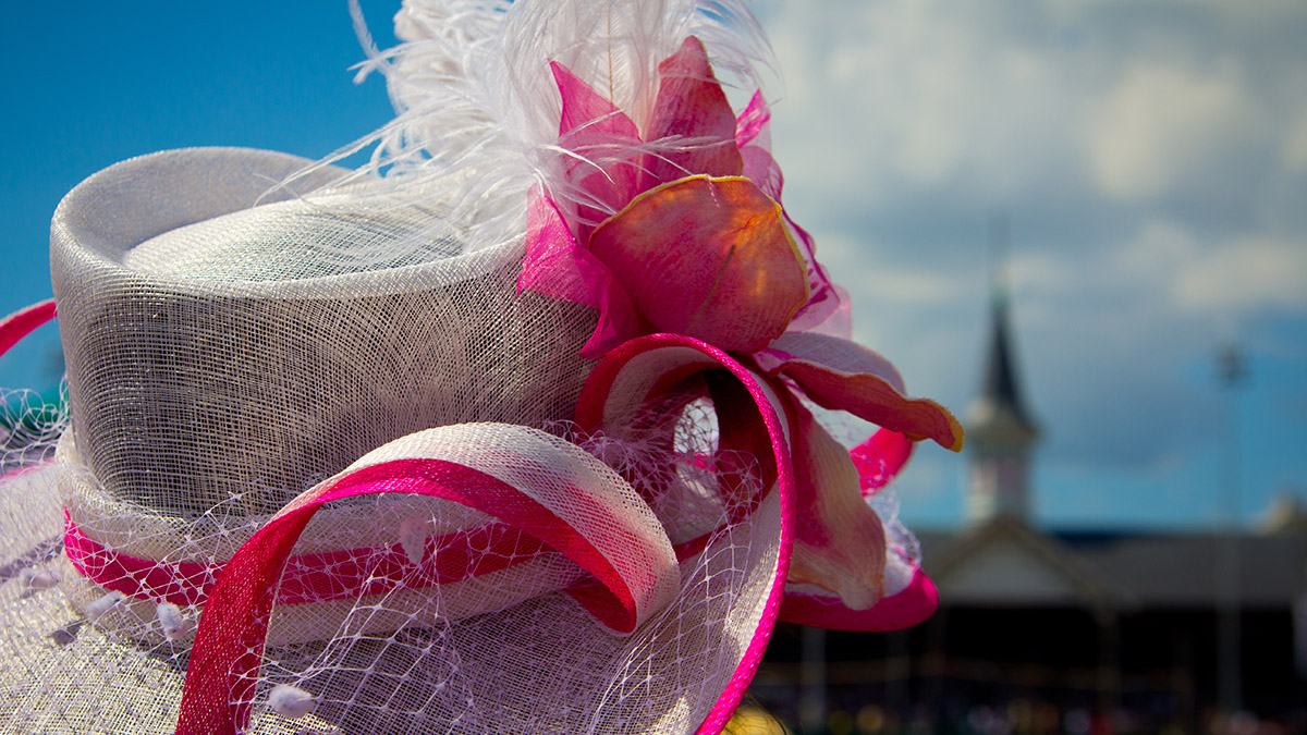 a photo of horse racing flowers: woman wearing a fascinator at the kentucky derby