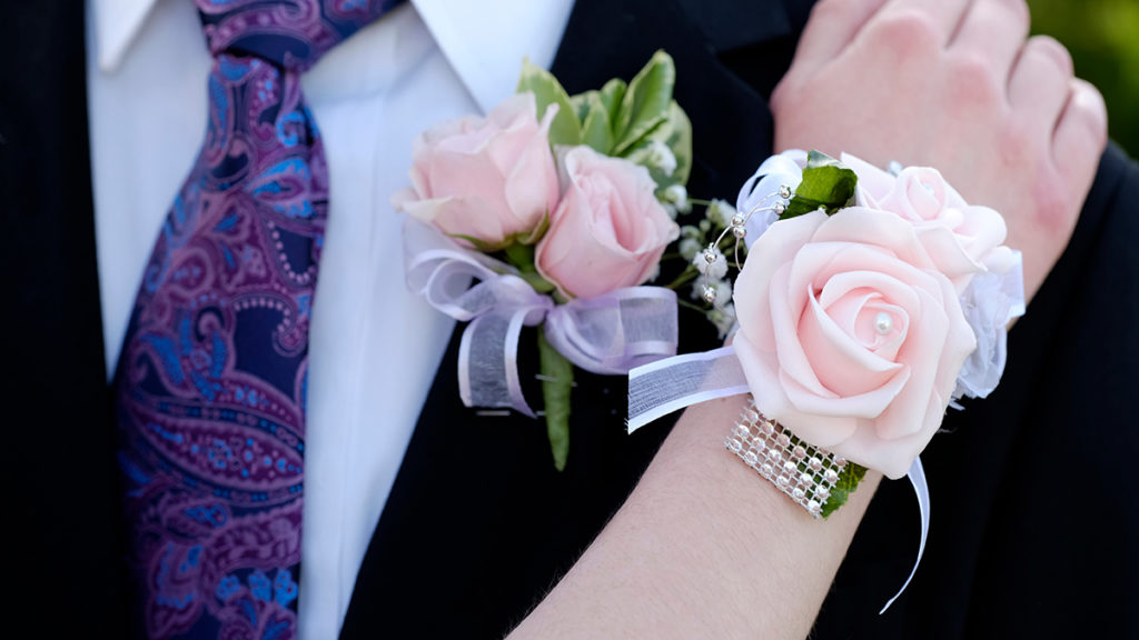 How to Pick the Perfect Flowers for a Prom Corsage or Boutonniere
