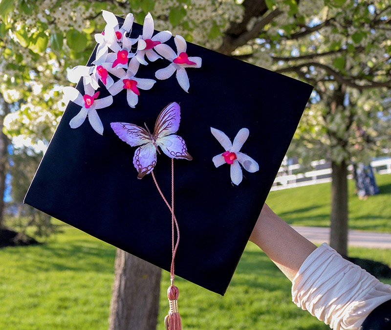 a photo of flowers for graduation with a cap decorated with flowers