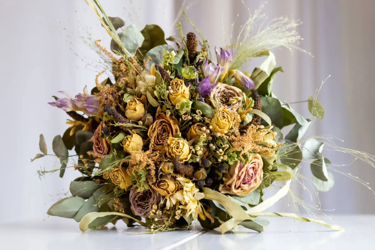 A photo of summer wedding flowers with a bouquet of dried flowers