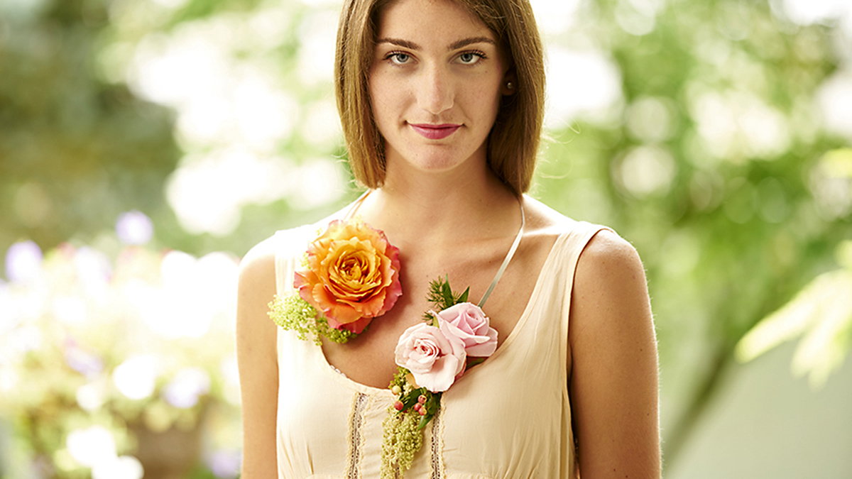 Flower Jewelry: How to Make a Fresh Flower Necklace