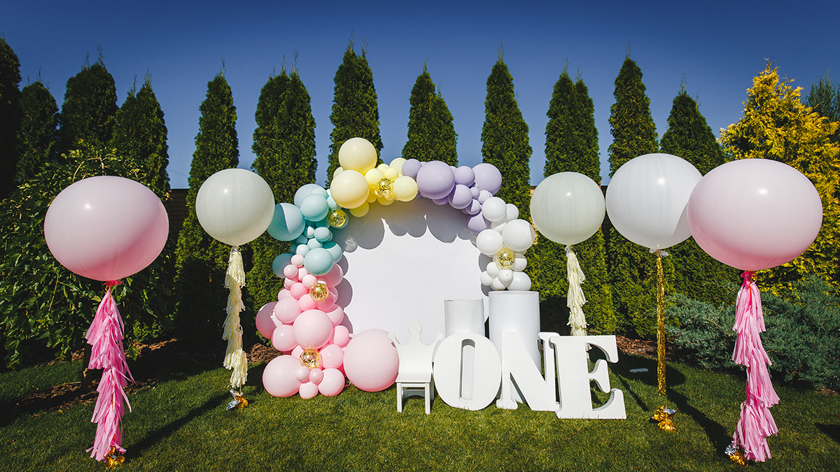 a photo of first birthday party tips with balloon decorations