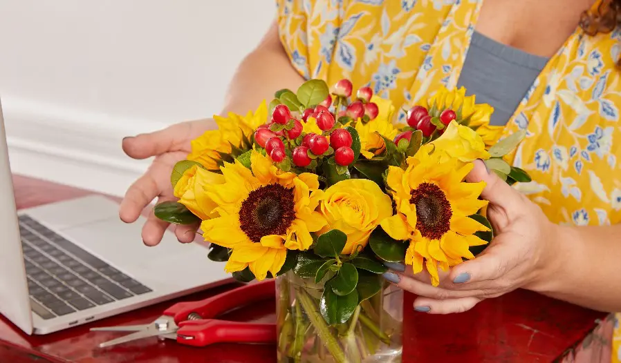 national sisters' day with honeycomb flower arrengement